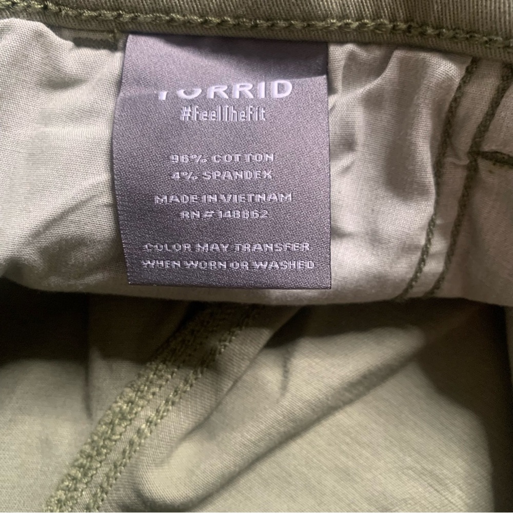 Torrid 3.5 Inch Pull-On #FeeltheFit Stretch Cotton Short Green Sz 00 Drawstring - Picture 5 of 5